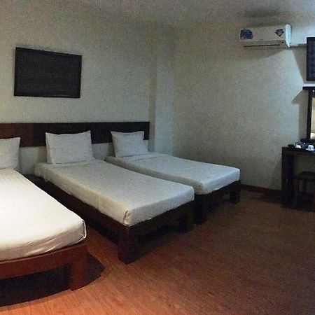 Ilocos Rosewell Hotel Buitenkant foto