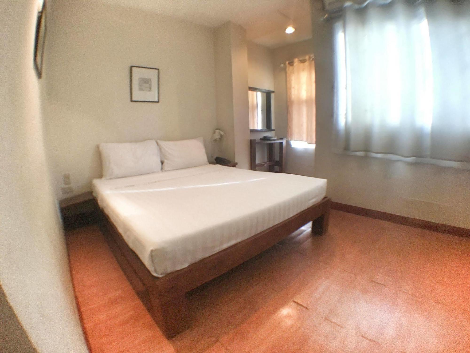 Ilocos Rosewell Hotel Buitenkant foto