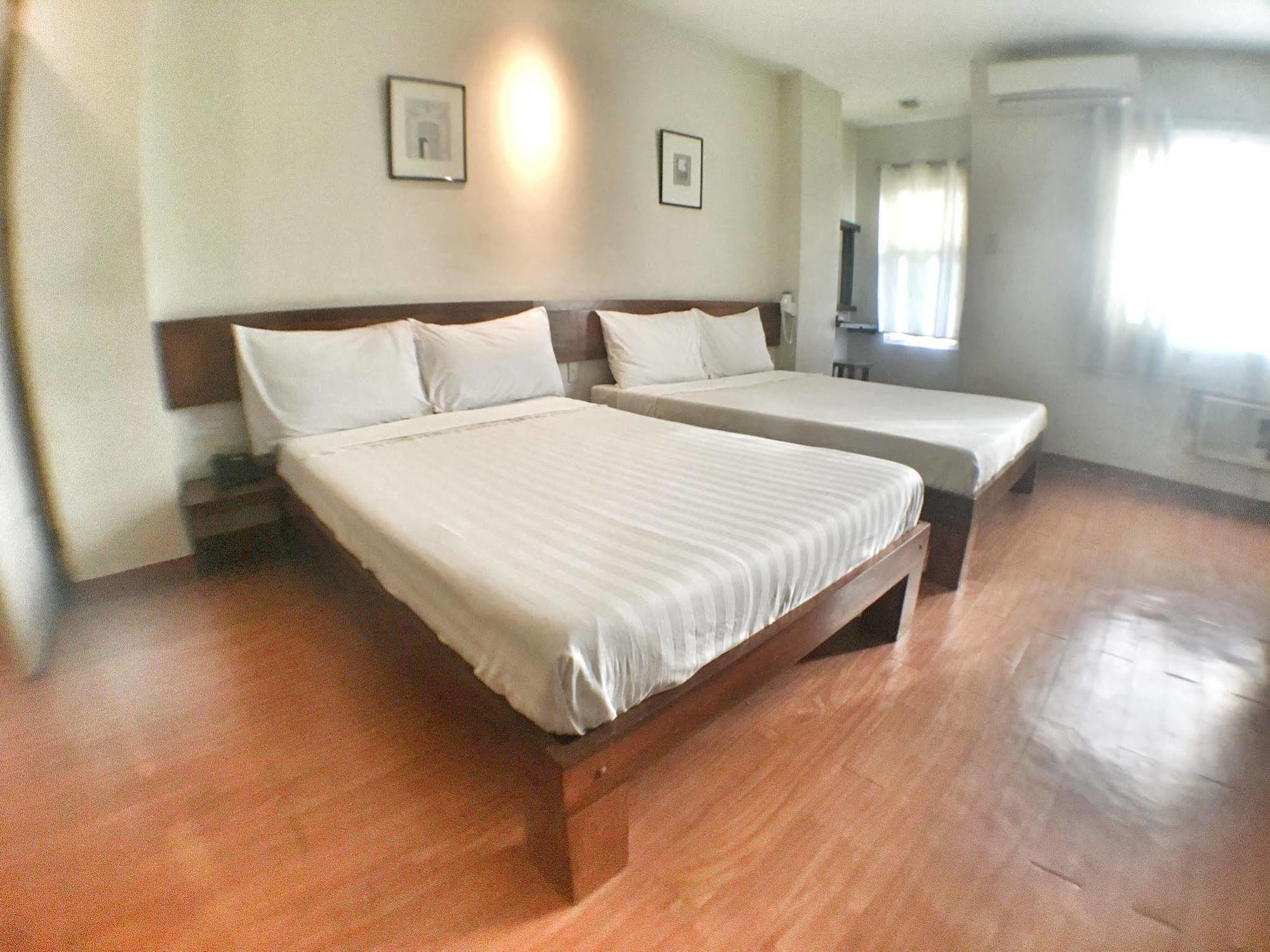 Ilocos Rosewell Hotel Buitenkant foto